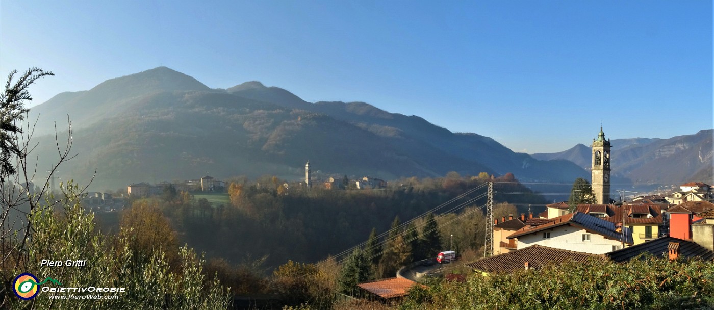 29 Vista su Endenna a dx, verso Grumello de' Zanchi e  il Canto Alto verso sx.jpg